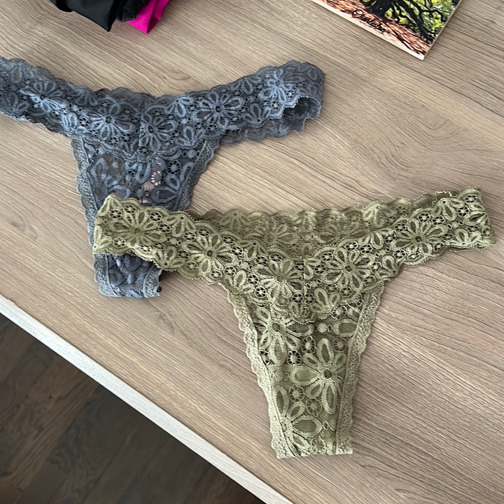VS Thongs